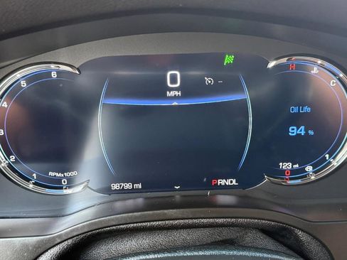 Used 2019 Cadillac Escalade Luxury RWD image 10