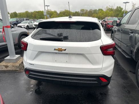 Used 2024 Chevrolet Trax LS FWD image 3