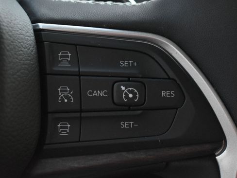 Used 2023 Jeep Grand Cherokee L Limited image 24