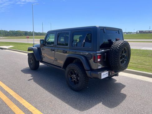 Used 2025 Jeep Wrangler Willys image 8