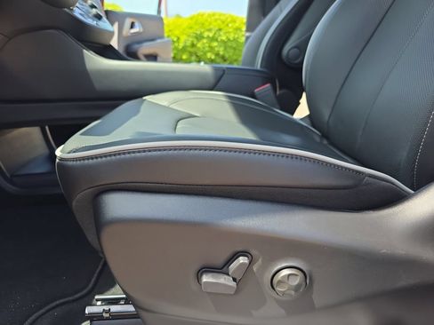 New 2027 Chrysler Pacifica Limited FWD image 33