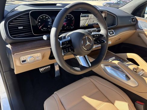 New 2026 Mercedes-Benz GLS 580 4MATIC image 12