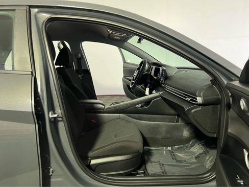 Used 2024 Hyundai Elantra SE FWD image 27