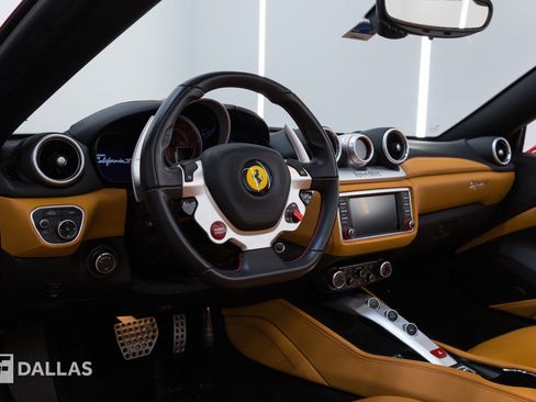 Used 2016 Ferrari California T RWD image 4