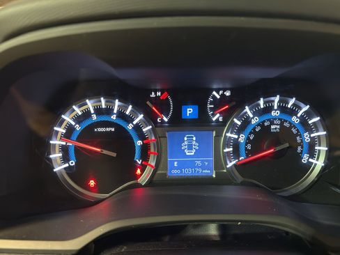 Used 2018 Toyota 4Runner SR5 Premium image 18