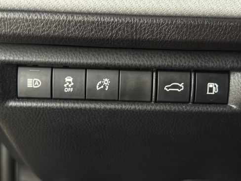 Used 2025 Toyota Camry SE FWD image 23