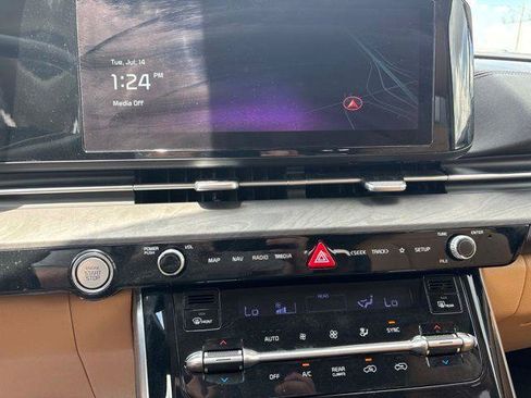 Used 2023 Kia Carnival EX FWD image 25