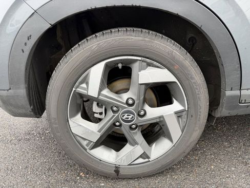 Used 2025 Hyundai Venue SEL image 9