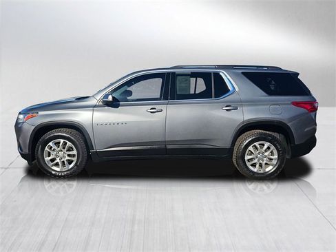 Used 2021 Chevrolet Traverse LT image 3