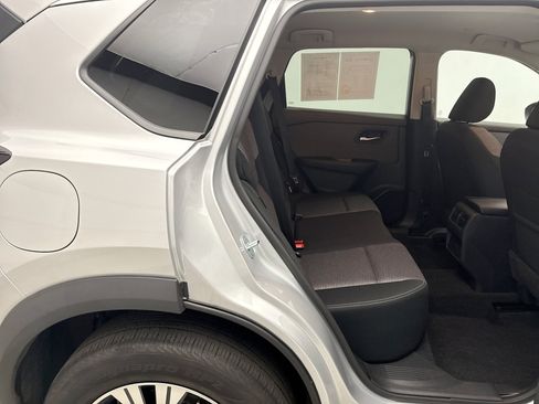 Used 2023 Nissan Rogue SV AWD/4WD image 17