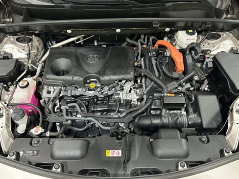 Used 2022 Toyota Venza XLE AWD/4WD image 18
