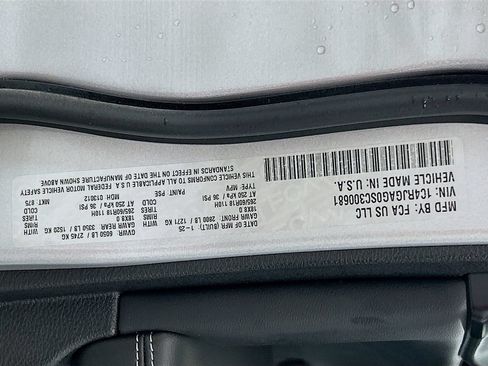 Used 2025 Jeep Grand Cherokee Altitude RWD image 30