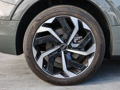 Used 2024 Audi Q8 e-tron Premium Plus w/ Premium Plus Package image 8