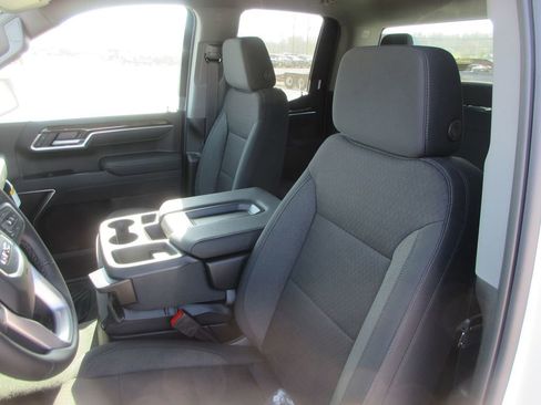 New 2026 GMC Sierra 1500 SLE image 12