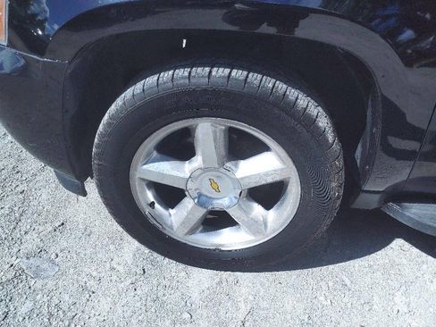 Used 2007 Chevrolet Suburban LTZ w/ LTZ Preferred Equipment Group image 4