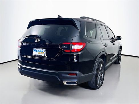 Certified 2025 Honda Pilot Sport image 9