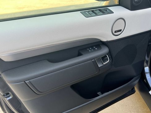 Certified 2024 Land Rover Discovery Dynamic SE image 15