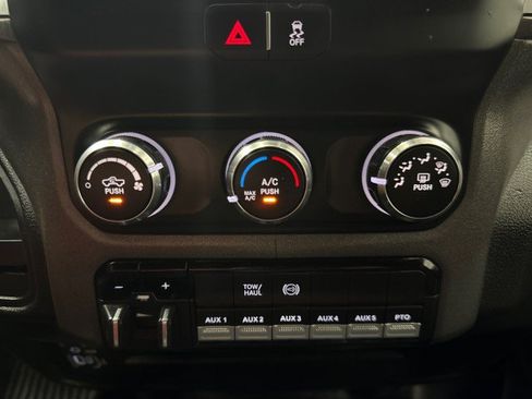Used 2022 RAM 5500 Tradesman w/ Chrome Appearance Group AWD/4WD image 20