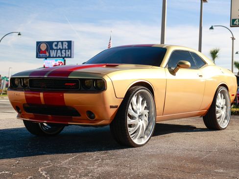 Used 2014 Dodge Challenger R/T image 4