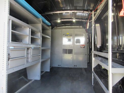 Used 2015 Ford Transit 250 148 Medium Roof image 15