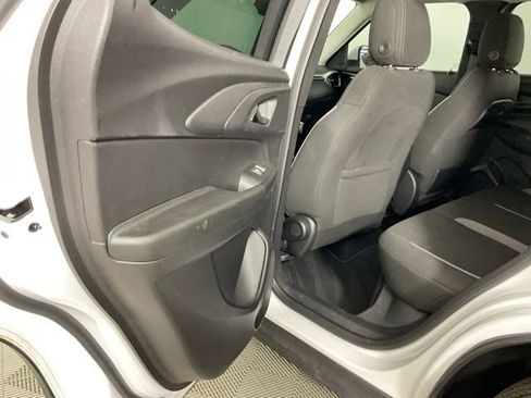 Used 2025 Chevrolet TrailBlazer LT FWD image 13