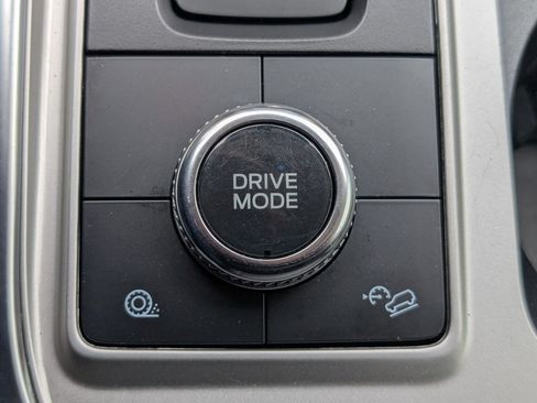 Used 2022 Ford Explorer XLT w/ Equipment Group 202A AWD/4WD image 23