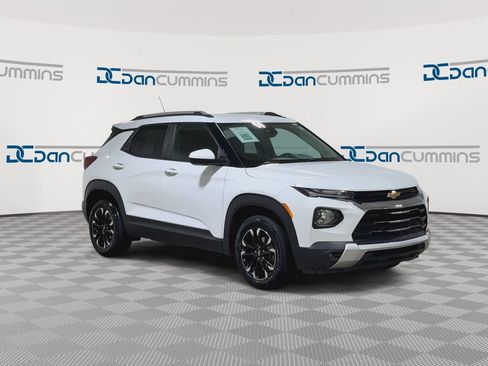 Used 2022 Chevrolet TrailBlazer LT AWD/4WD image 2