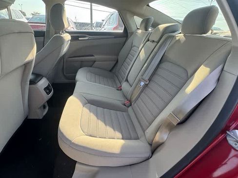 Used 2020 Ford Fusion SE FWD image 15