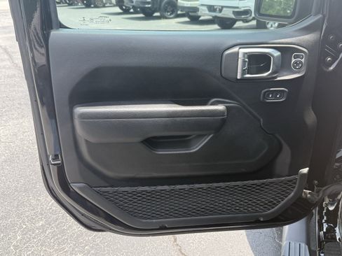 Used 2022 Jeep Wrangler Sport AWD/4WD image 10