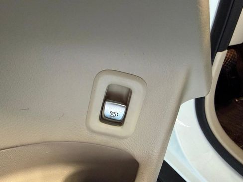 Used 2020 Mercedes-Benz GLC 300 4MATIC w/ Premium Package image 15