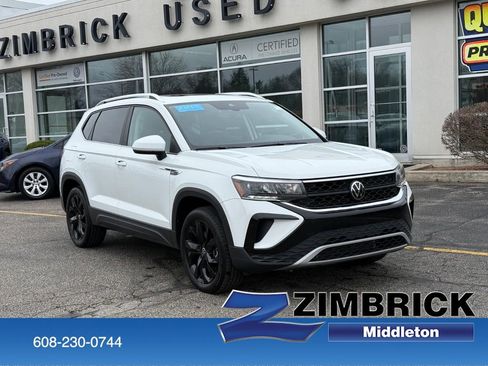 Used 2023 Volkswagen Taos SE w/ Panoramic Sunroof Package image 1