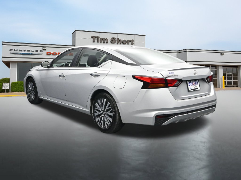 Used 2025 Nissan Altima 2.5 SV FWD image 3