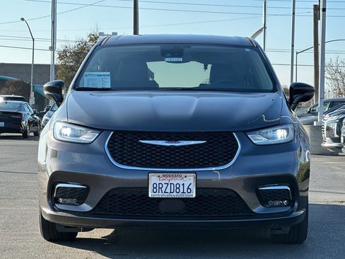 Used 2022 Chrysler Pacifica Touring-L image 9