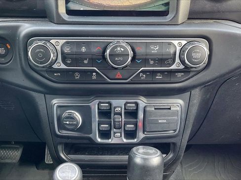 Certified 2022 Jeep Wrangler Unlimited Sahara AWD/4WD image 19