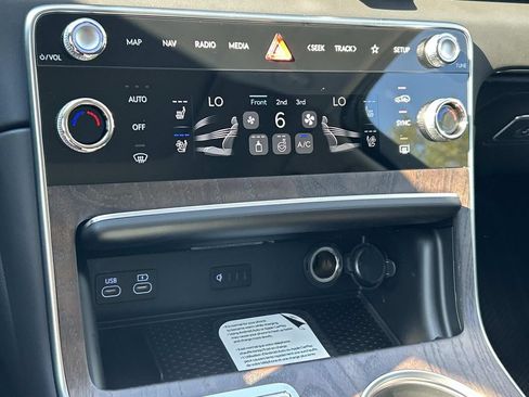 New 2027 Genesis GV80 2.5T Prestige AWD/4WD image 32