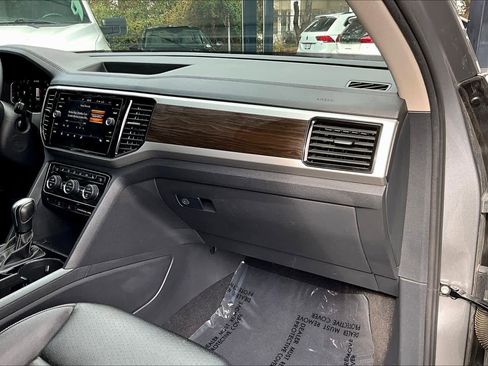 Used 2023 Volkswagen Atlas SE image 19