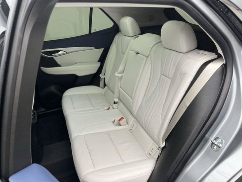 Certified 2025 Buick Envision Avenir AWD/4WD image 12