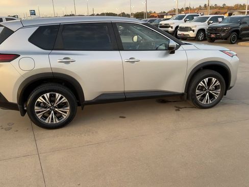 Used 2023 Nissan Rogue SV AWD/4WD image 9