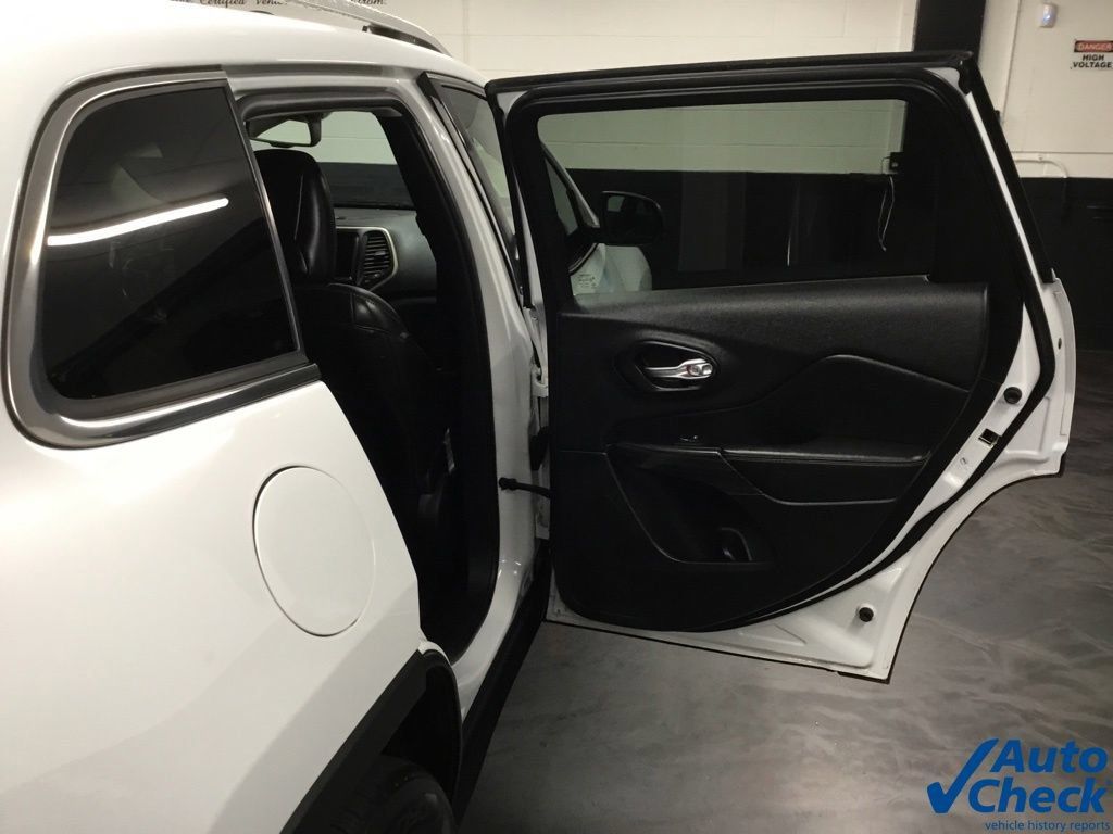 Used 2016 Jeep Cherokee Limited AWD/4WD image 31