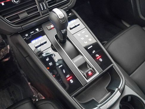 Certified 2025 Porsche Macan S image 20