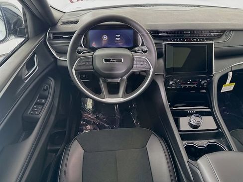 New 2025 Jeep Grand Cherokee Altitude image 22