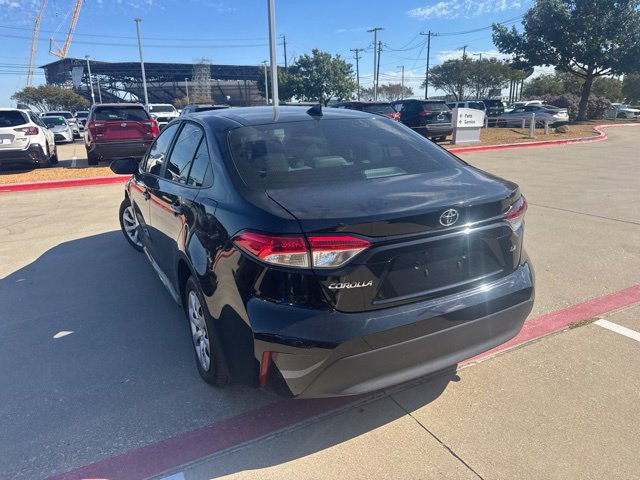 Used 2025 Toyota Corolla LE FWD image 4
