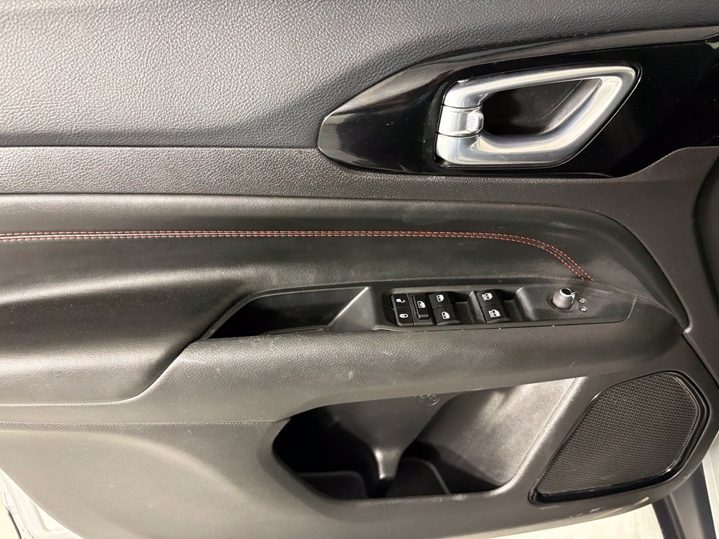 Used 2025 Jeep Compass Trailhawk AWD/4WD image 19
