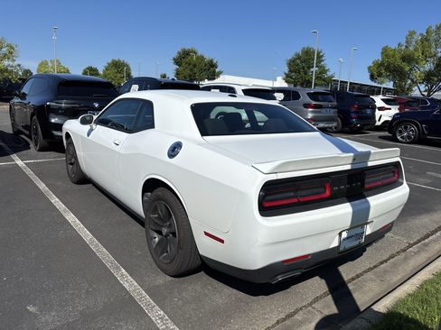 Used 2020 Dodge Challenger SXT RWD image 9