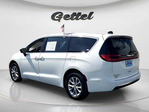 Used 2024 Chrysler Pacifica Touring-L AWD/4WD image 13