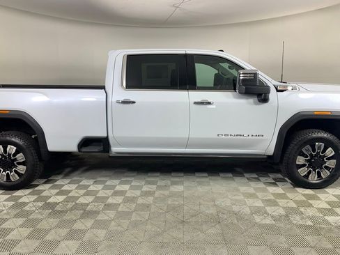 New 2026 GMC Sierra 3500 Denali w/ Denali Reserve Package image 17