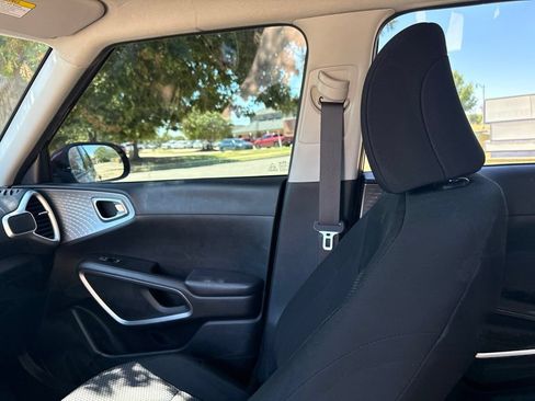 Used 2021 Kia Soul LX FWD image 32