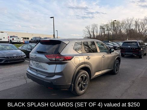 Used 2024 Nissan Rogue SV AWD/4WD image 4