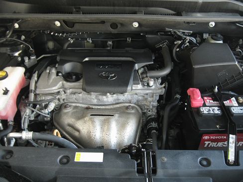 Used 2017 Toyota RAV4 LE image 26