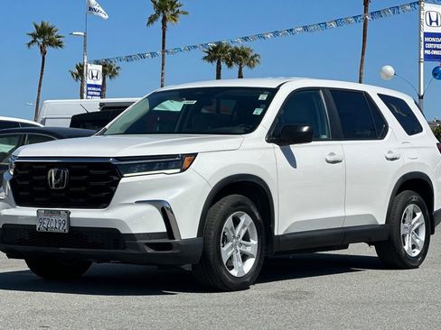 Used 2023 Honda Pilot LX image 7